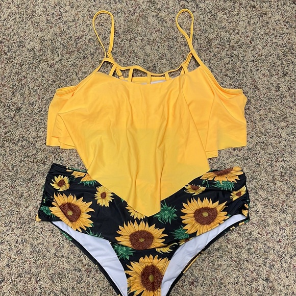 SHEIN Other - 3x sunflower swimsuit